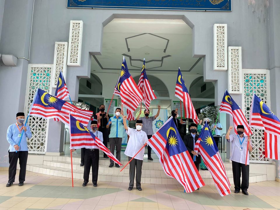 156 JALUR GEMILANG DIEDAR SEMPENA HARI KEBANGSAAN -MAIS Edar Jalur 