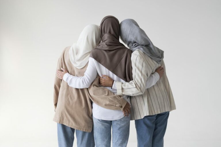muslim women wearing hijabs medium shot 1024x684 1